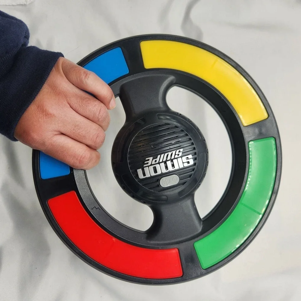 Simon Says‎ Swipe Electronic Handheld Memory Game Toy Hasbro Tested